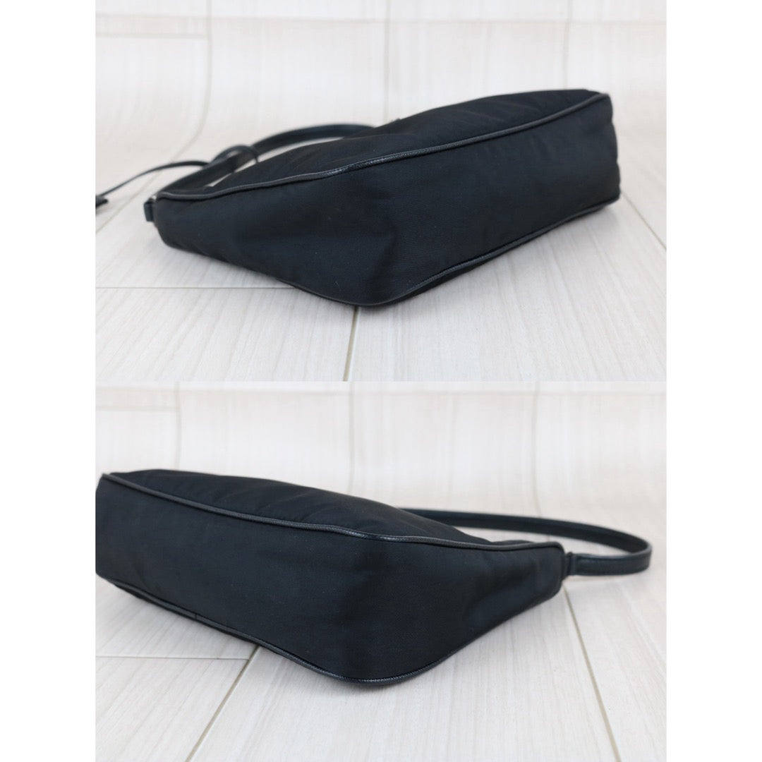 Include Entrupy Certificate of Authenticity｜Very Good ( Rank A)｜ PRADA Re-Edition 2005 Re-Nylon Hobo ｜S26051105