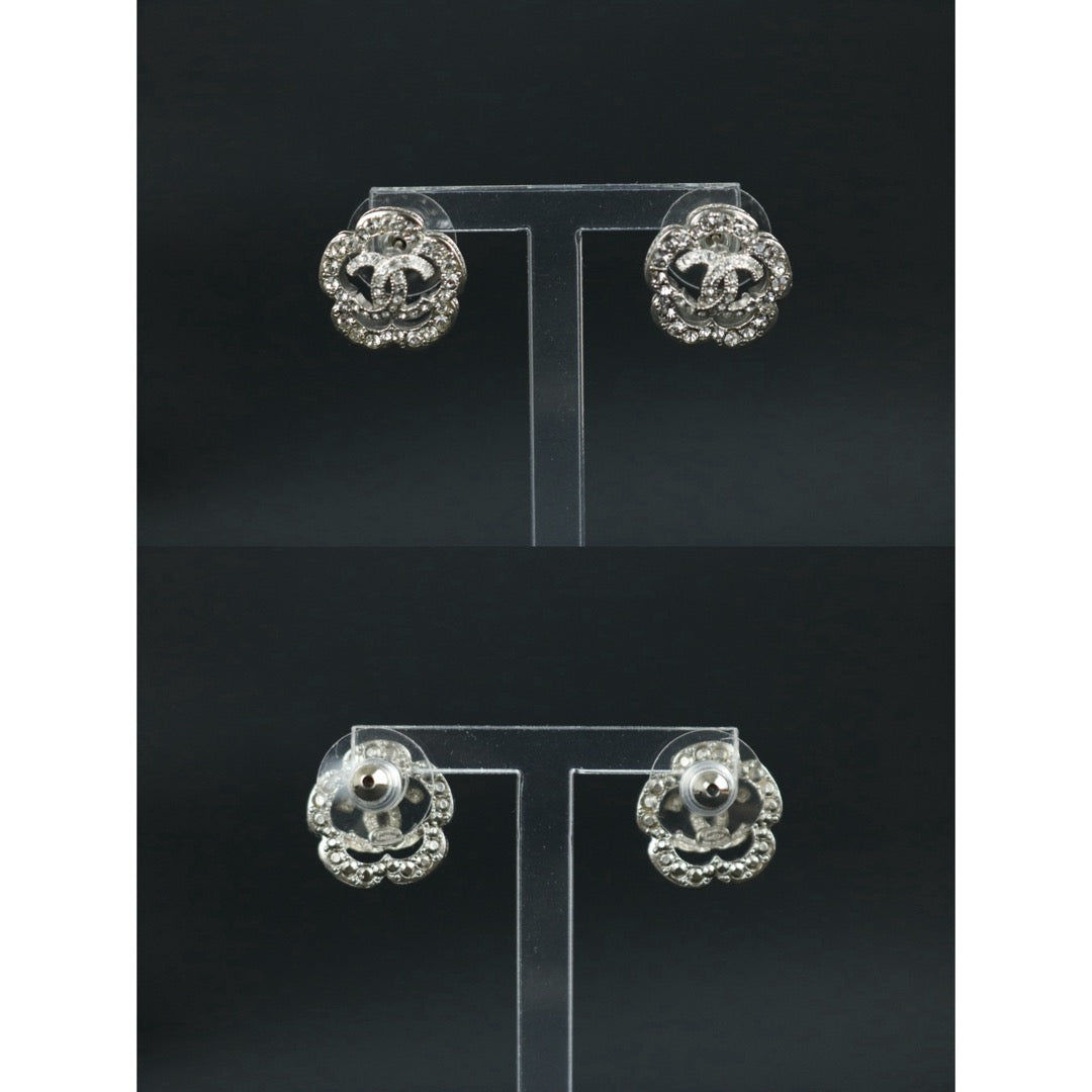 Include Authentic Detective Certificate of Authenticity｜Very Good ( Rank A) ｜CHANEL C21V COCO Mark Camellia Rhinestone Earrings Made In 2021Year｜S26061605