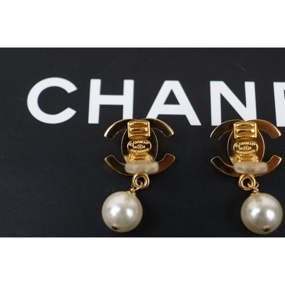 Excellent（Rank SA）｜CHANEL Vintage 18K Gold Plating Pearl Earrings  Made In 1996Year ｜24122629