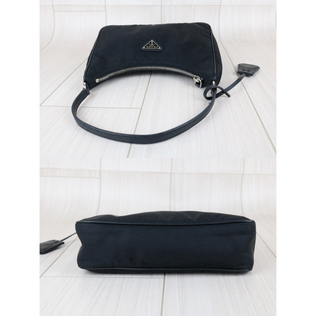 Include Entrupy Certificate of Authenticity｜Very Good ( Rank A)｜ PRADA Re-Edition 2005 Re-Nylon Hobo ｜S26051105