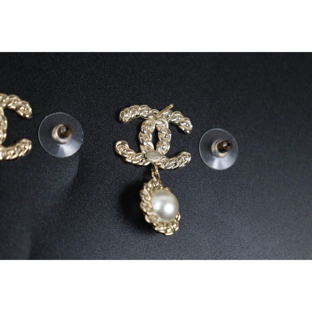 Very Good ( Rank A) ｜CHANEL COCO Mark Pearl Rhinestone Earrings ｜S25021026