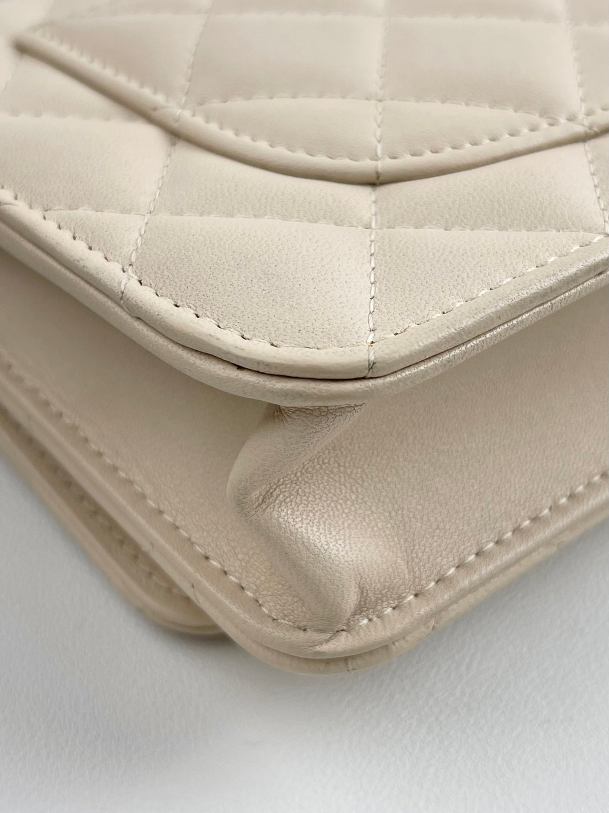 Include Entrupy Certificate of Authenticity｜Very Good ( Rank A) ｜CHANEL Lambskin Beige WOC Chain Bag