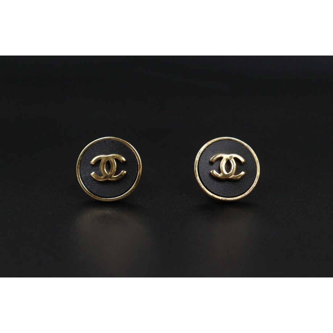 Very Good ( Rank A) ｜CHANEL Coco Mark Round Earrings Made In 2002 Year ｜V25070201