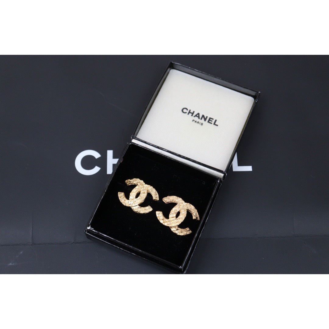 Rank A ｜CHANEL Coco Mark Knitting Design Earrings ｜Q24053025