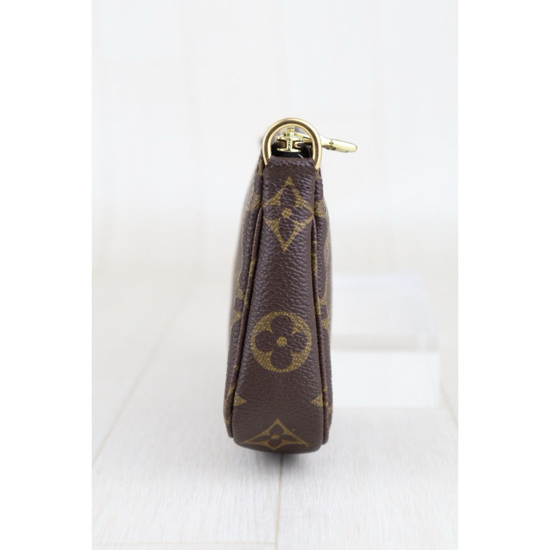 Very Good ( Rank A) ｜ LV Monogram Pochette Accessoires ｜H25021903