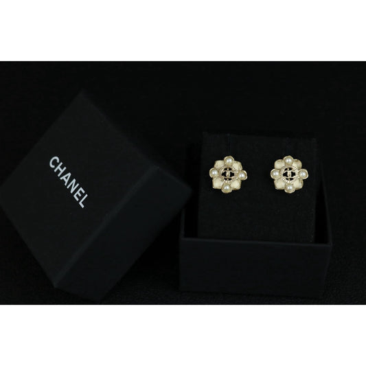 Include Authentic Detective Certificate of Authenticity｜Very Good ( Rank A) ｜CHANEL A16P Coco Mark Pearl Earrings Made In 2016Year ｜X25040602