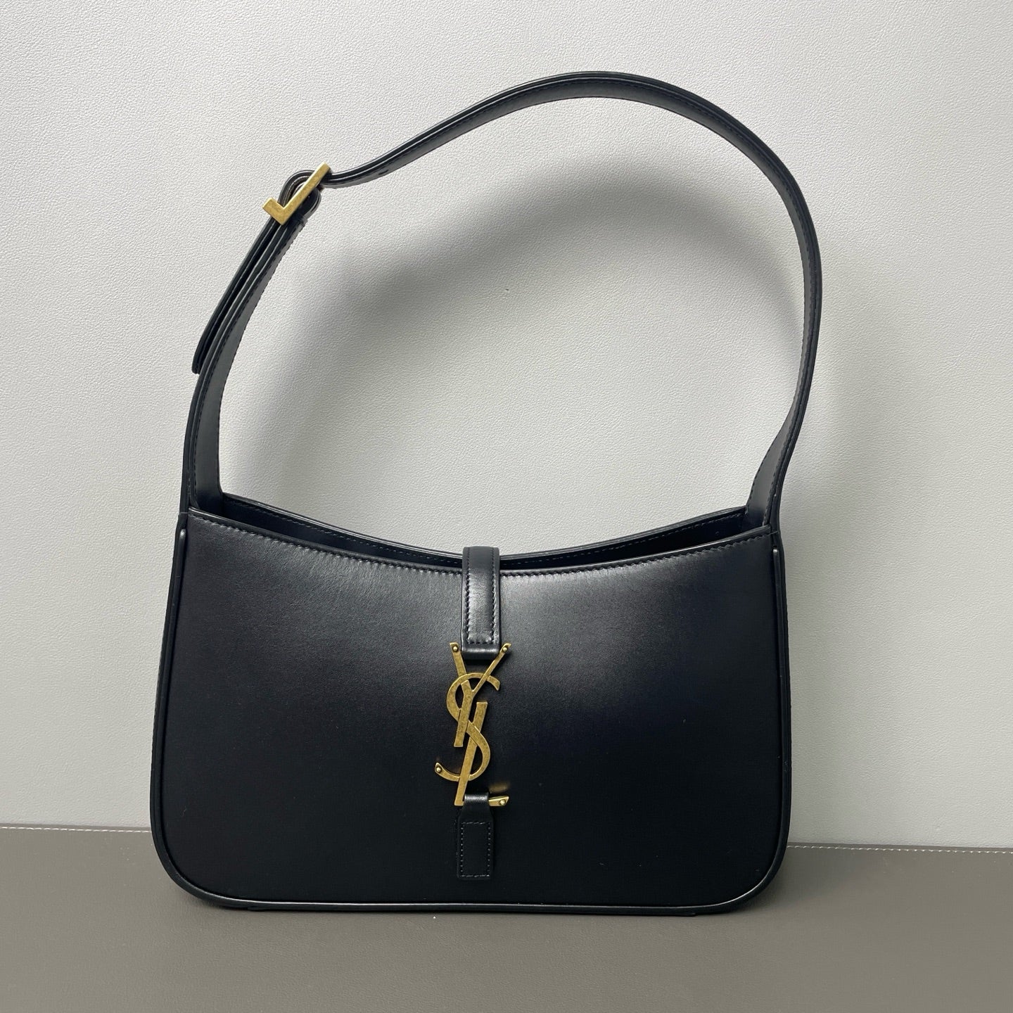 third installment 3/3 ｜ Include Entrupy Certificate of Authenticity｜Very Good ( Rank A)｜  Saint Laurent YSL Hobo Shoulder Bag