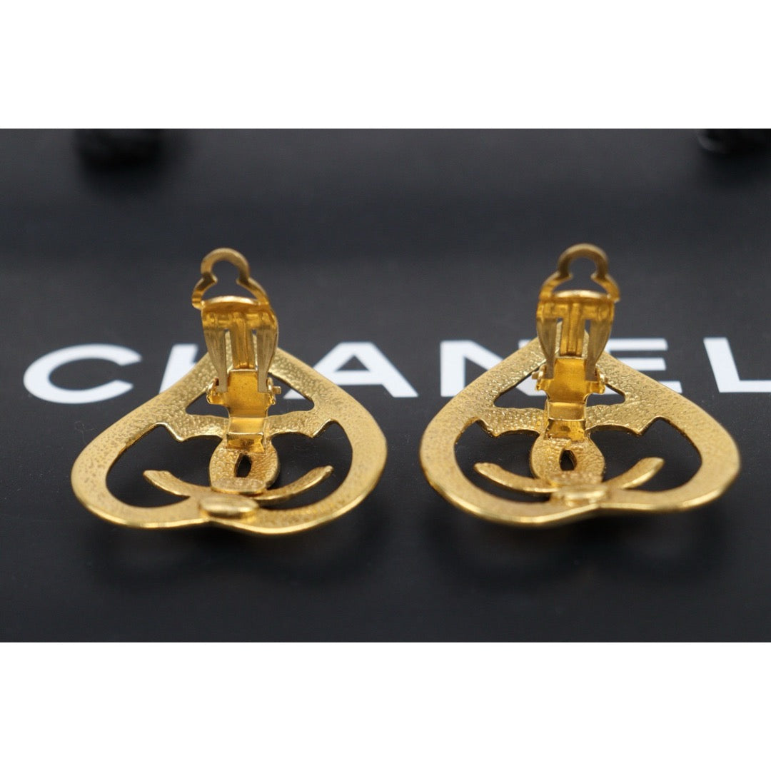 Very Good ( Rank A) ｜ CHANEL Coco Mark Heart 18K Gold Earrings Made In 1995Year ｜25111408
