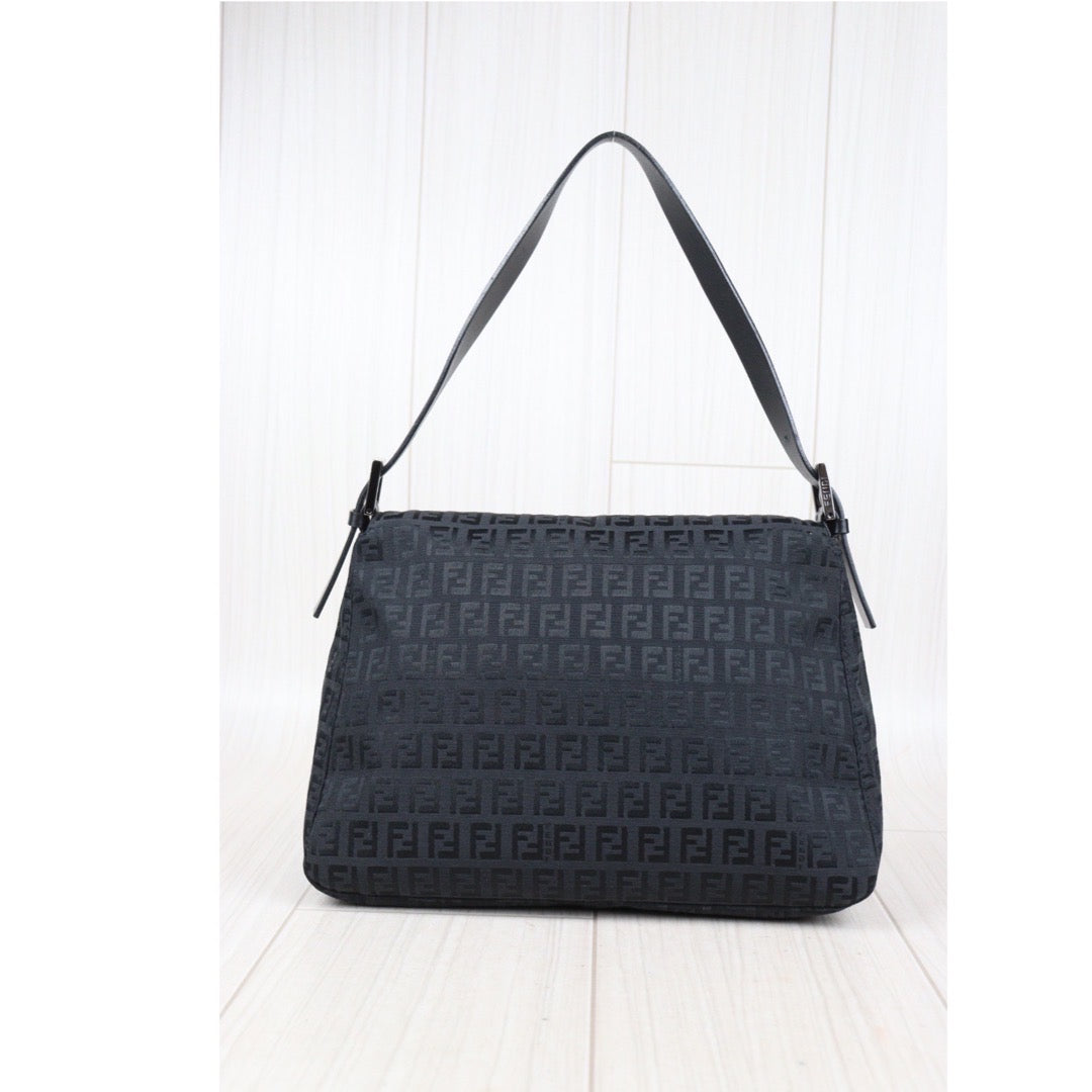 Rank A｜ FENDI Mamma Baguette Shoulder Bag Black ｜V23110222