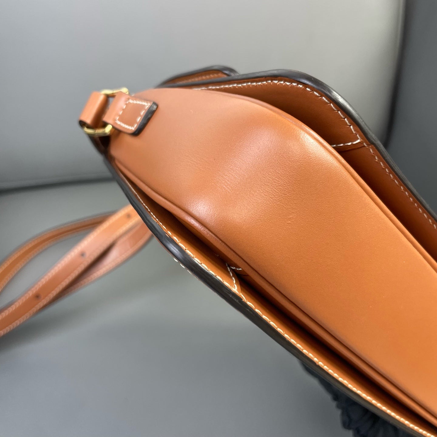 Very Good ( Rank A) ｜ CELINE Triomphe Teen Shoulder Bag