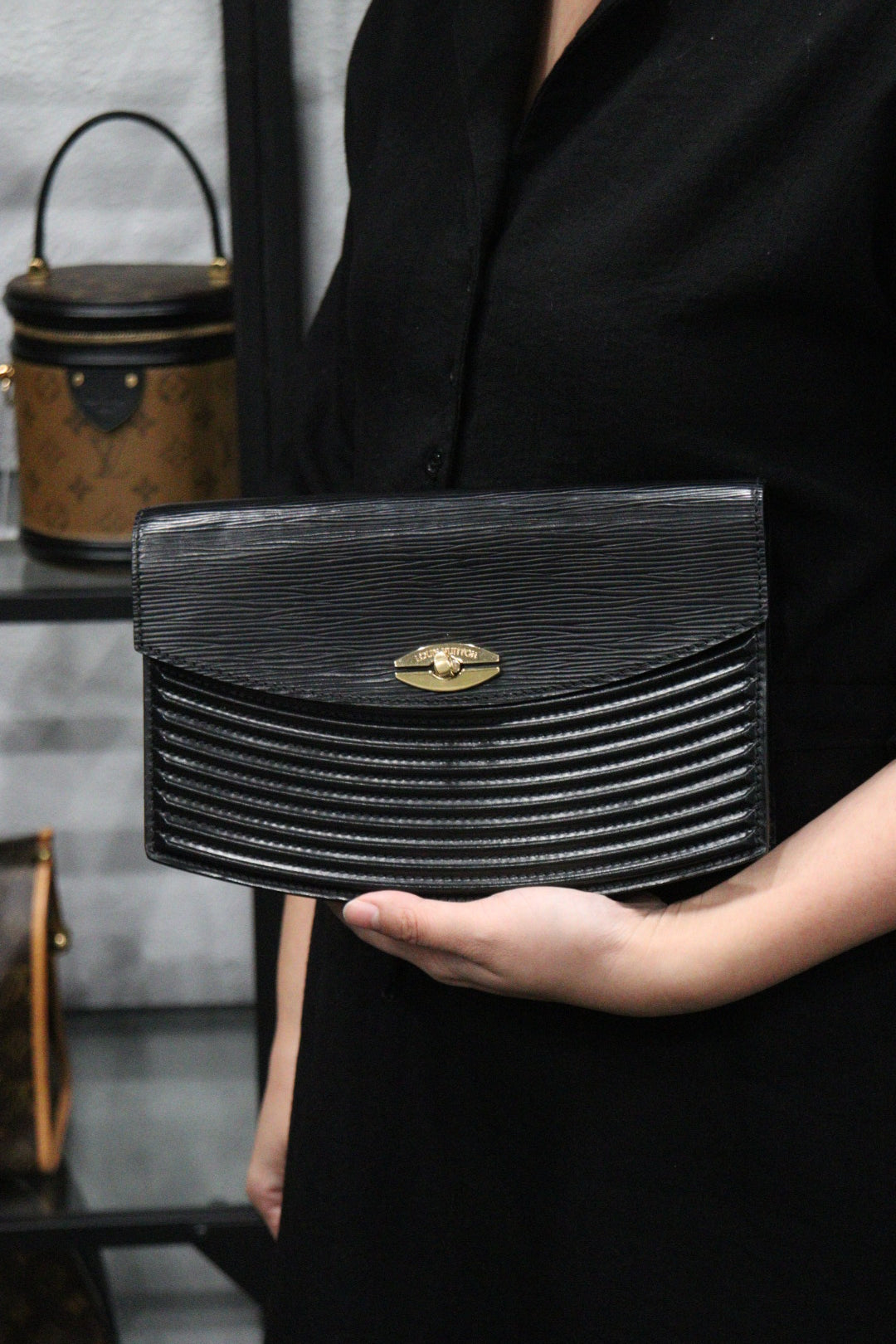 Rank A ｜ LV Epi Shoulder Bag Clutch Bag Black ｜23121609