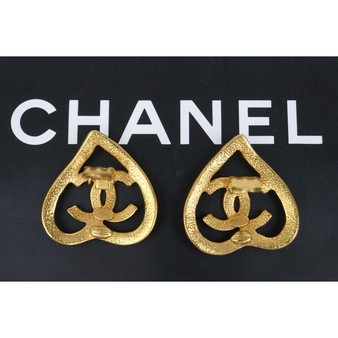Very Good ( Rank A) ｜ CHANEL Coco Mark Heart 18K Gold Earrings Made In 1995Year ｜25111408