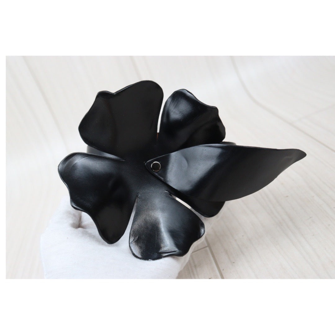 Good ( Rank AB) ｜Yves Saint Laurent Flower Choker Black  ｜Q24040426