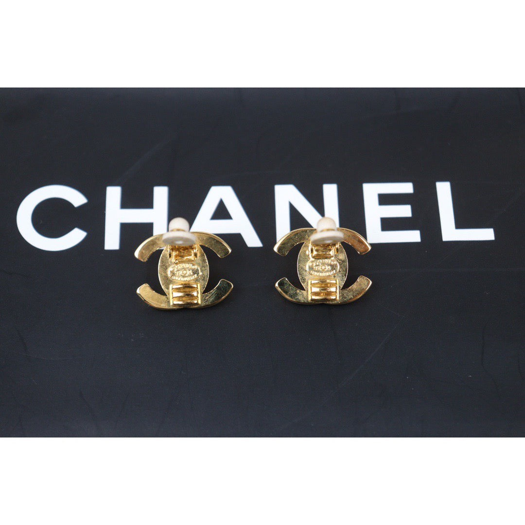 Rank A ｜CHANEL Vintage 18K Gold Plating Earrings  Made In 1995Year ｜24070514