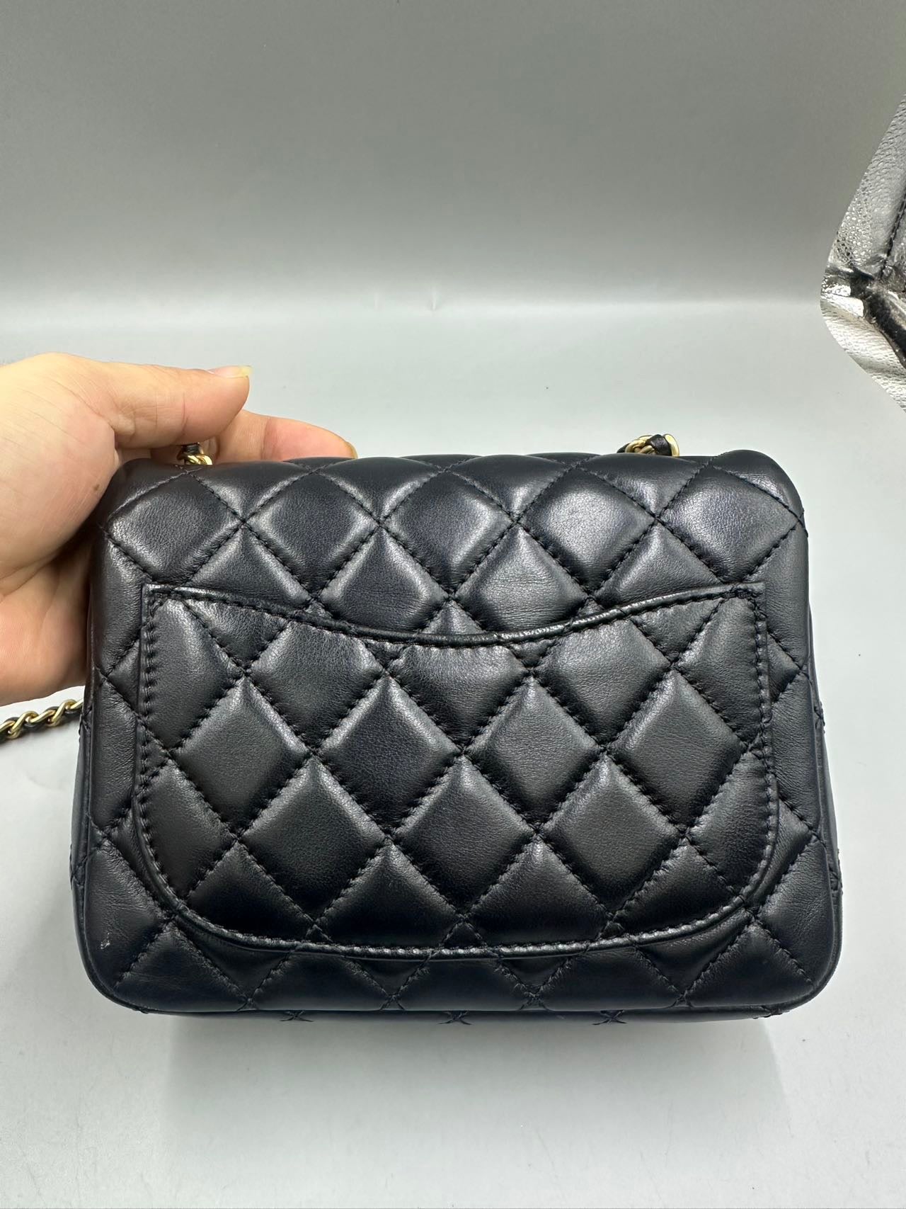 Include Entrupy Certificate of Authenticity｜Very Good ( Rank A)｜ CHANEL Lanbskin Square Shoulder Bag Black