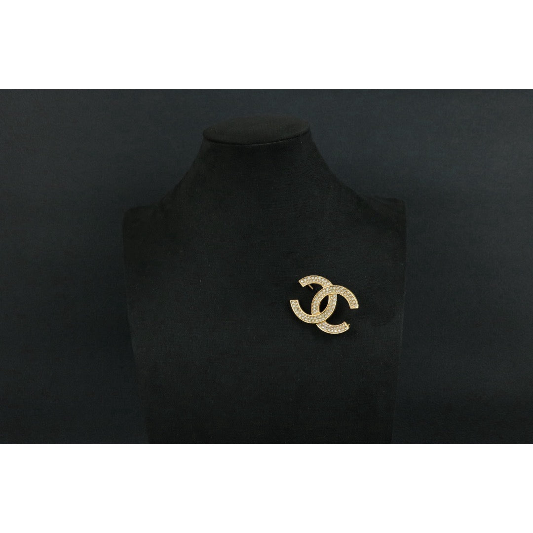 Include Authentic Detective Certificate of Authenticity｜Very Good ( Rank A)｜ CHANEL Vintage Coco Mark Rhinestone Brooch ｜S26051502