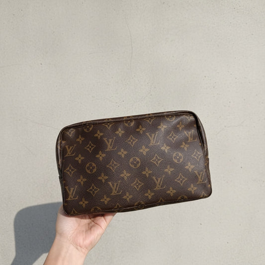Include Entrupy Certificate of Authenticity｜Good ( Rank AB)｜ Louis Vuitton Truth Toilet 28 Monogram Makeup Pouch｜26070304