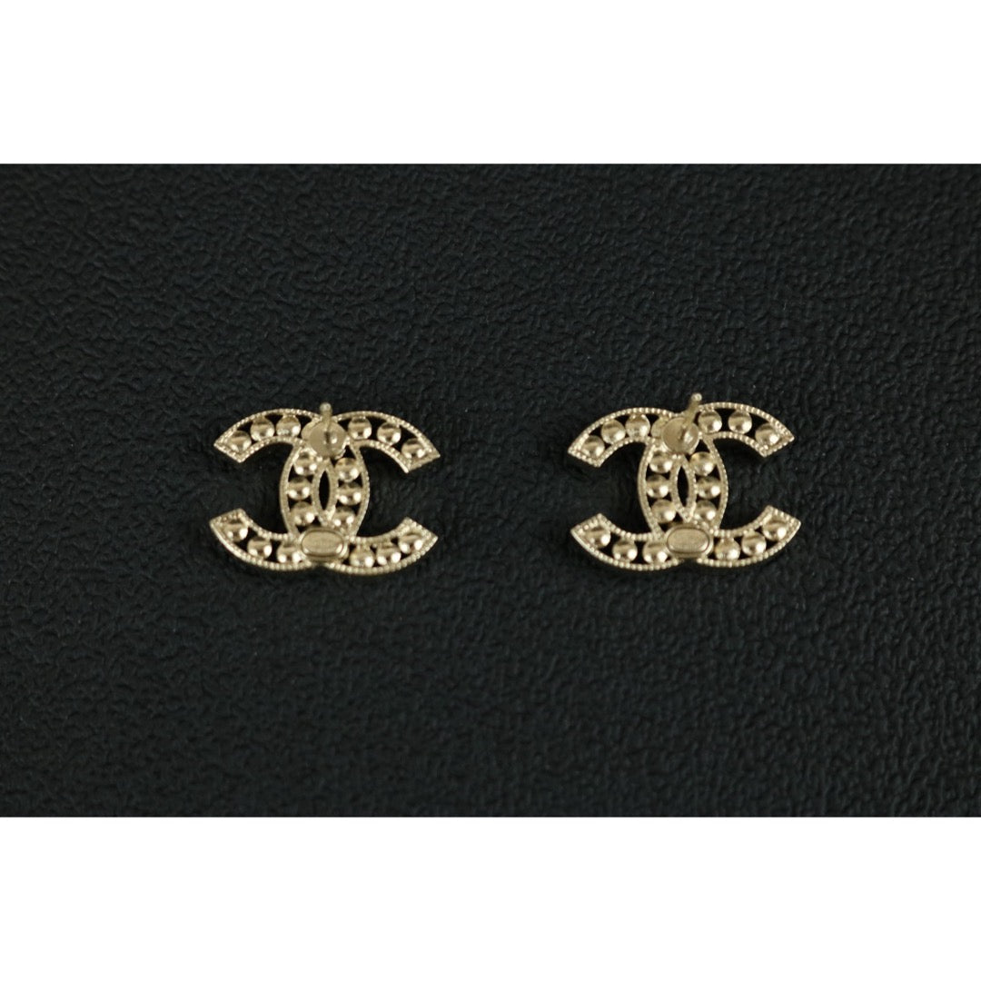 Include Authentic Detective Certificate of Authenticity｜Very Good ( Rank A) ｜CHANEL A21B Coco Mark Pearl Earrings Made In 2021Year ｜S26051505