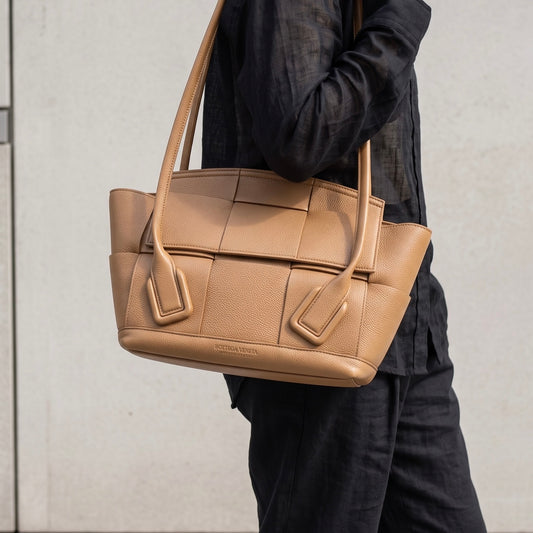 Include Entrupy Certificate of Authenticity｜Good ( Rank AB)｜ Bottega Veneta Arco 33 Calfskin Camel Shoulder Bag｜S26083012