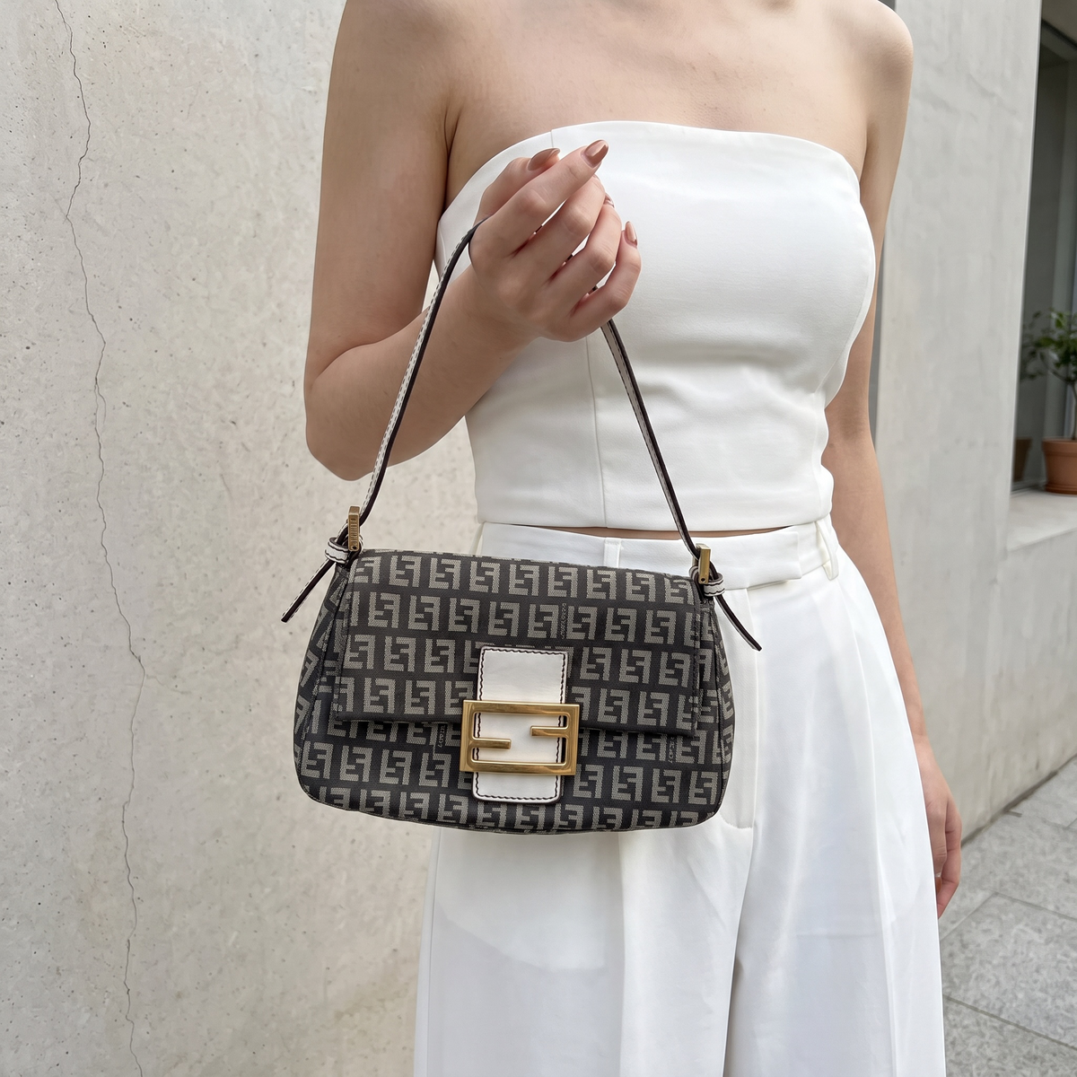Include Entrupy Certificate of Authenticity｜Good ( Rank AB)｜ FENDI Zucca Mamma Baguette Shoulder Bag Black and White｜X26100712
