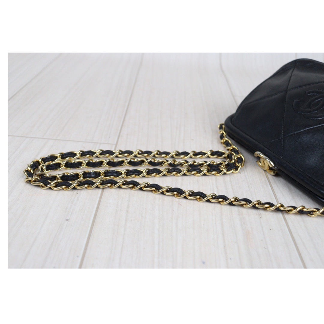 Rank AB ｜ CHANEL Matrasse Lambskin  Shoulder Bag Black Made In 1986-1988 Year ｜V23092238