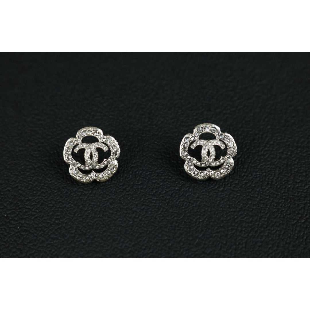 Include Authentic Detective Certificate of Authenticity｜Very Good ( Rank A) ｜CHANEL C21V COCO Mark Camellia Rhinestone Earrings Made In 2021Year｜S26061605