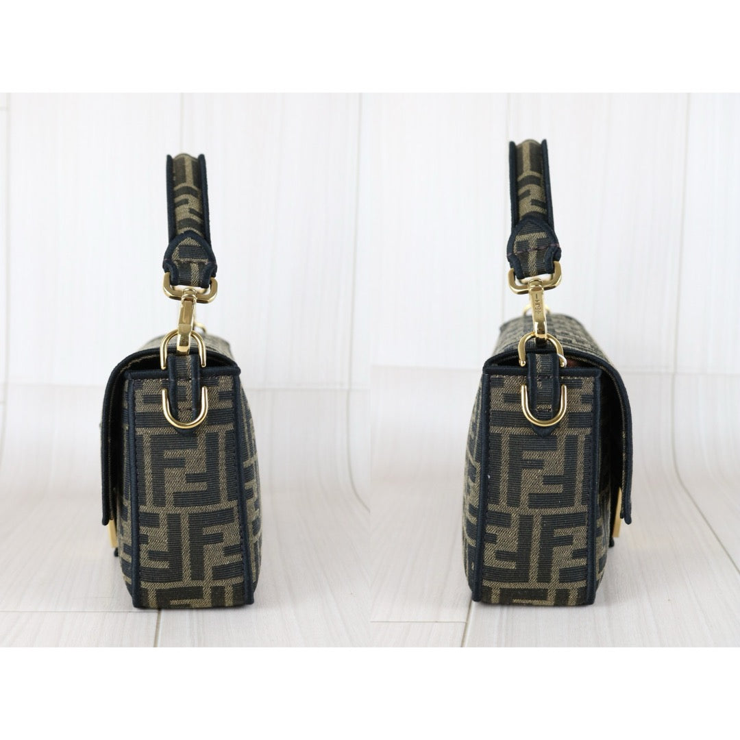 Very Good ( Rank A)｜ FENDI Mamma Baguette Shoulder Bag  Gold Hardware Current Model｜X25072602