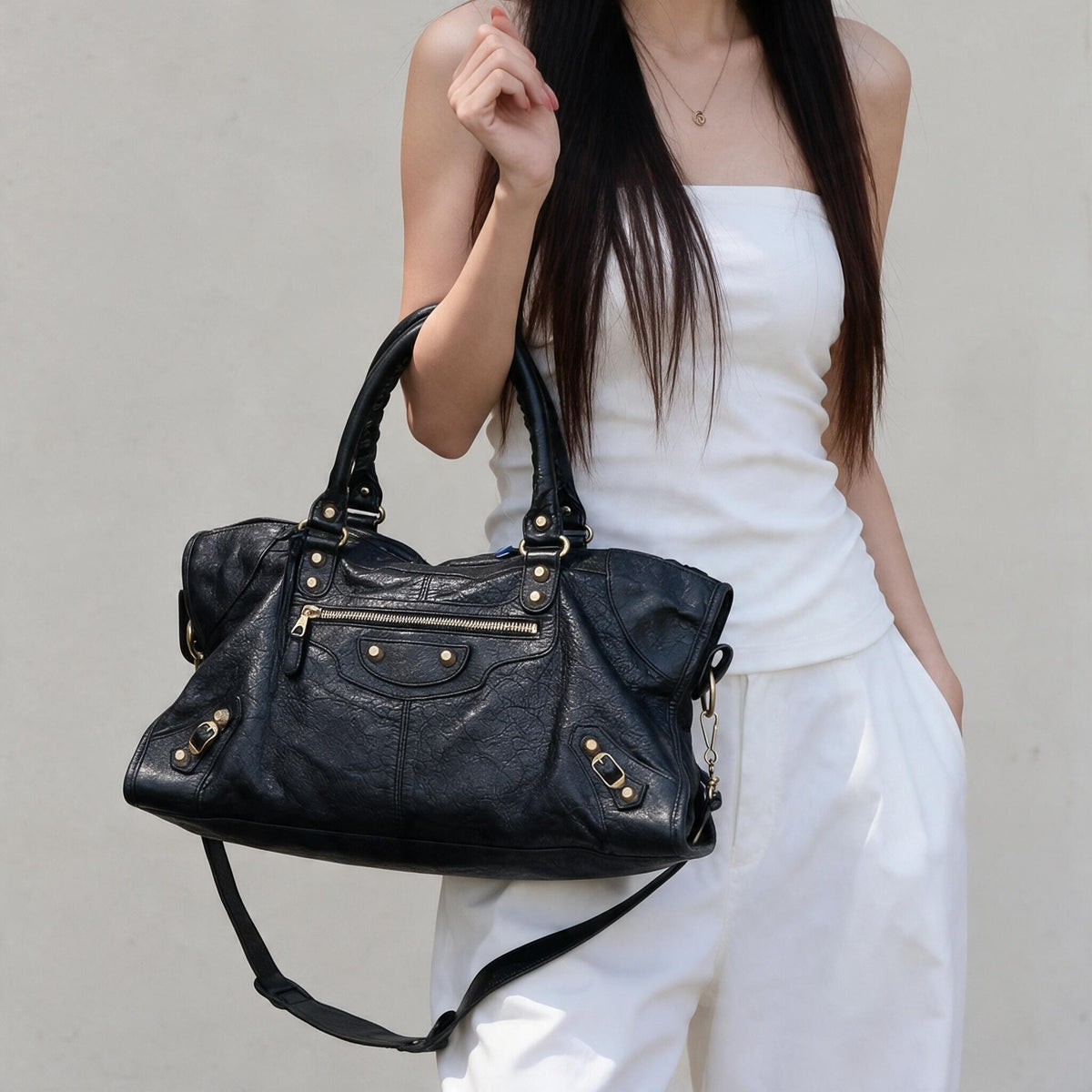 Official price: ¥440,000 JPY Include Entrupy Certificate of Authenticity｜Very Good ( Rank A)｜Balenciaga Chevre Leather Gaint Classic City Medium Black HandBag Shoulder Bag ｜Z26100207