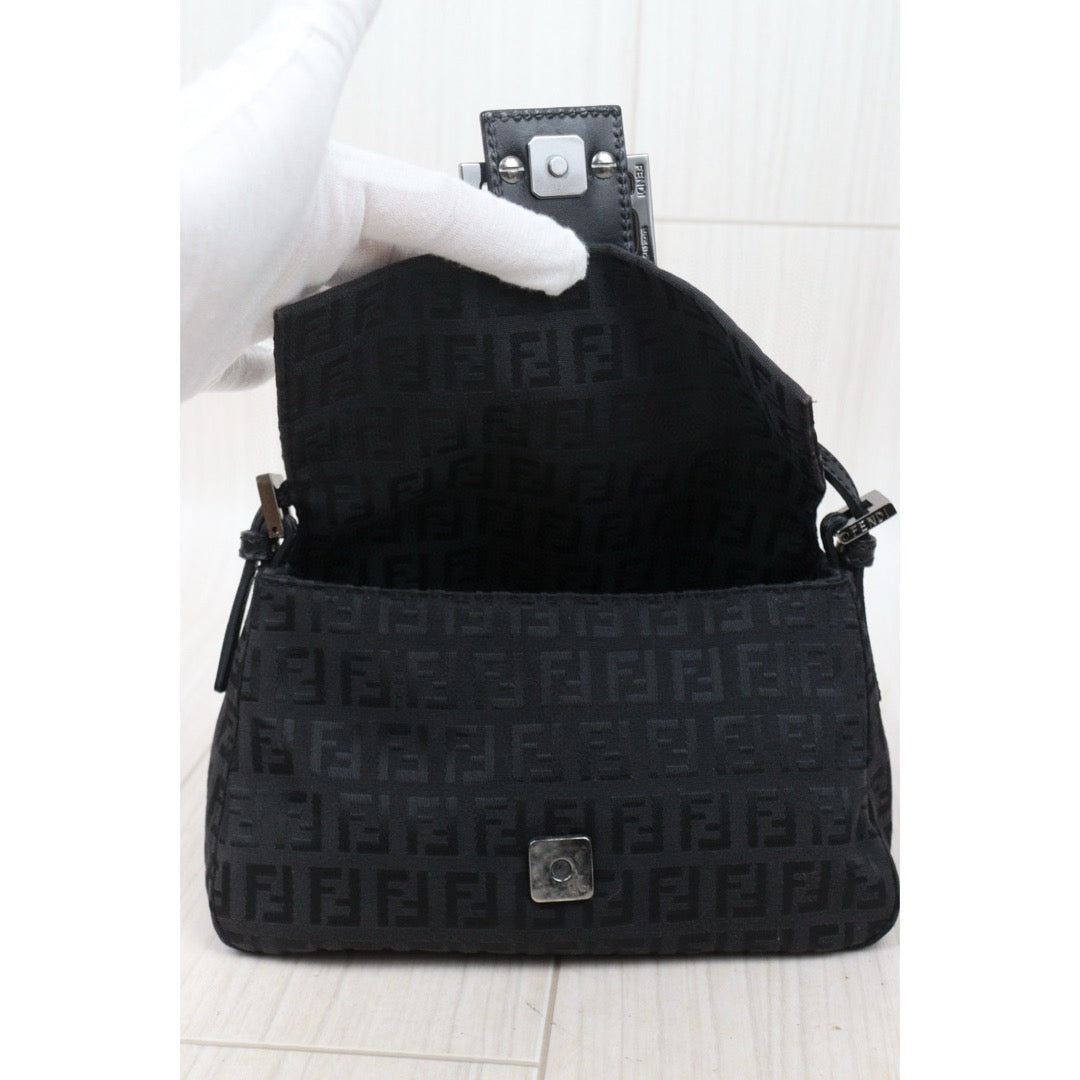 Good ( Rank AB)｜ FENDI Mamma Shoulder Bag Black ｜V24110745