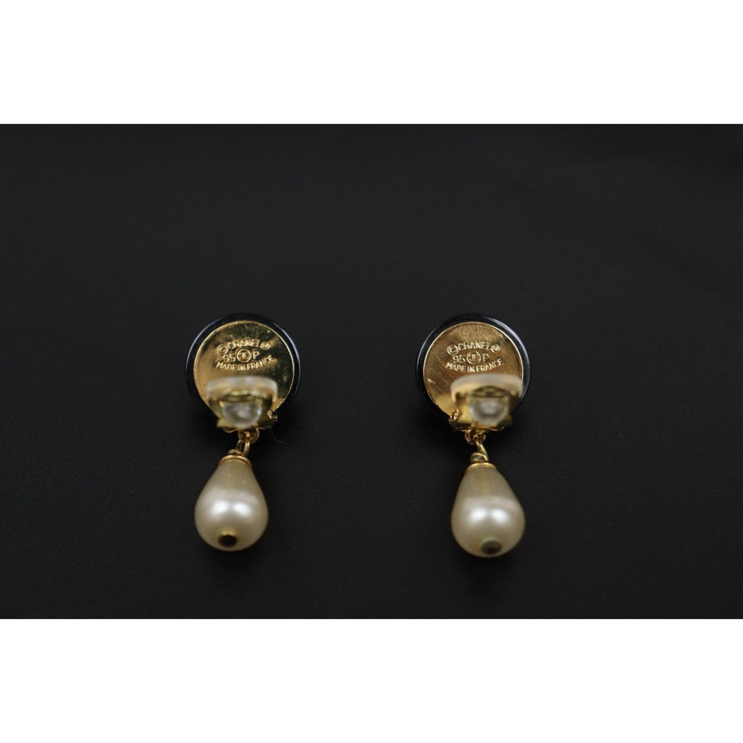 Very Good ( Rank A) ｜CHANEL 95P COCO Mark  Water Drop Pearl Earrings Made In 1995Year｜25122305