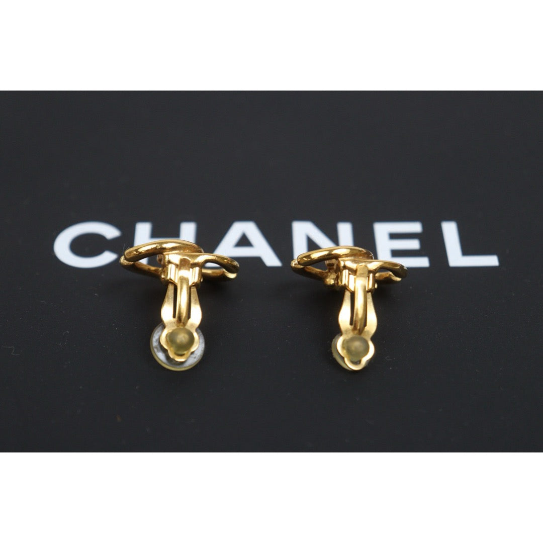 Include Authentic Detective Certificate of Authenticity｜Very Good ( Rank A) ｜CHANEL 01P Coco Mark Golden Earrings Made In 2001 Year ｜26060805