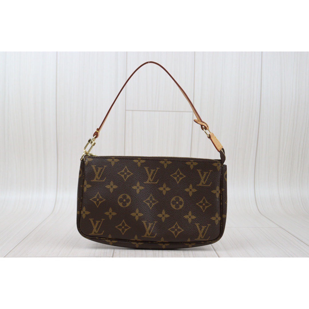 Rank AB ｜ LV Monogram Pochette Accessoires ｜23122609