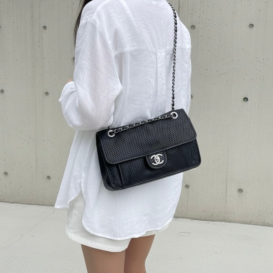 Include Entrupy Certificate of Authenticity｜Very Good ( Rank A)｜ CHANEL Caviar Skin Calf Leather Single Flap Perforated Shoulder Bag  Limited Edition Made in 2012-2013Year｜S26042510