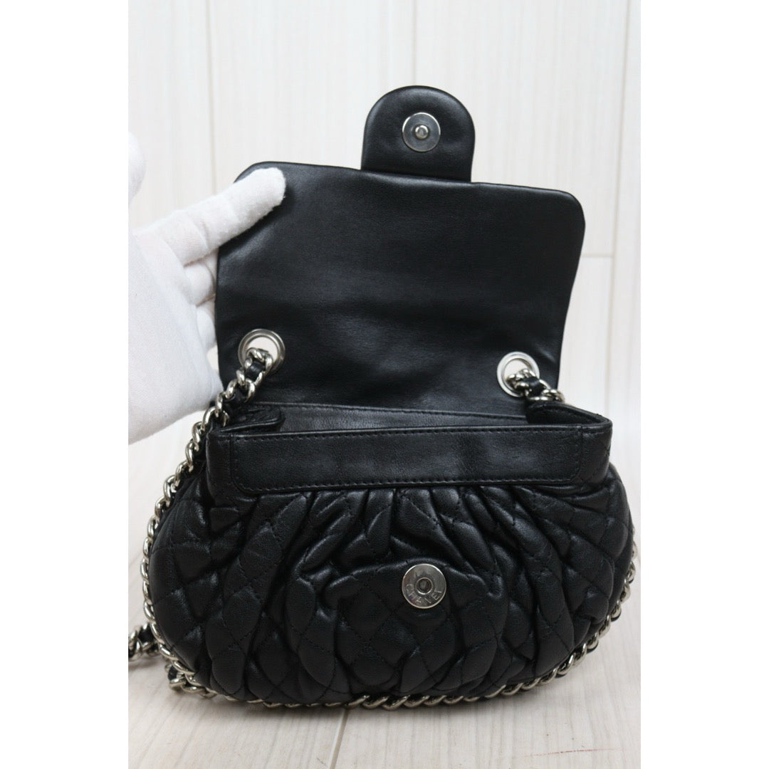 Very Good ( Rank AB)｜ CHANEL Calf Leather Chain Around Cloud Bag Shoulder Bag Black PM Made In 2012-2013Year｜L25111601