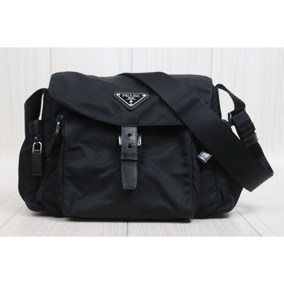 Include Entrupy Certificate of Authenticity｜Very Good ( Rank A)｜Prada  Nylon Black Shoulder Bag  Silver Hardware｜26062911
