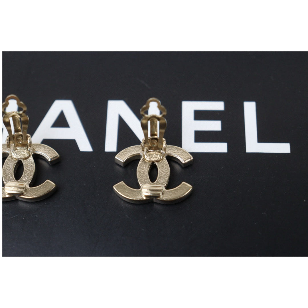 Very Good ( Rank A) ｜CHANEL COCO Mark Vintage Earrings ｜Q25041707