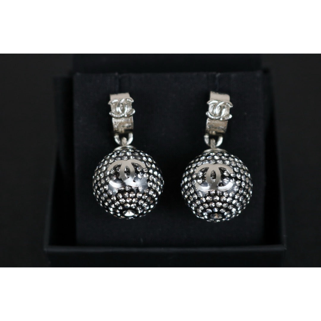 Excellent（Rank SA）｜ CHANEL Coco Mark Rhinestone disco ball Earrings Silver｜X25012305
