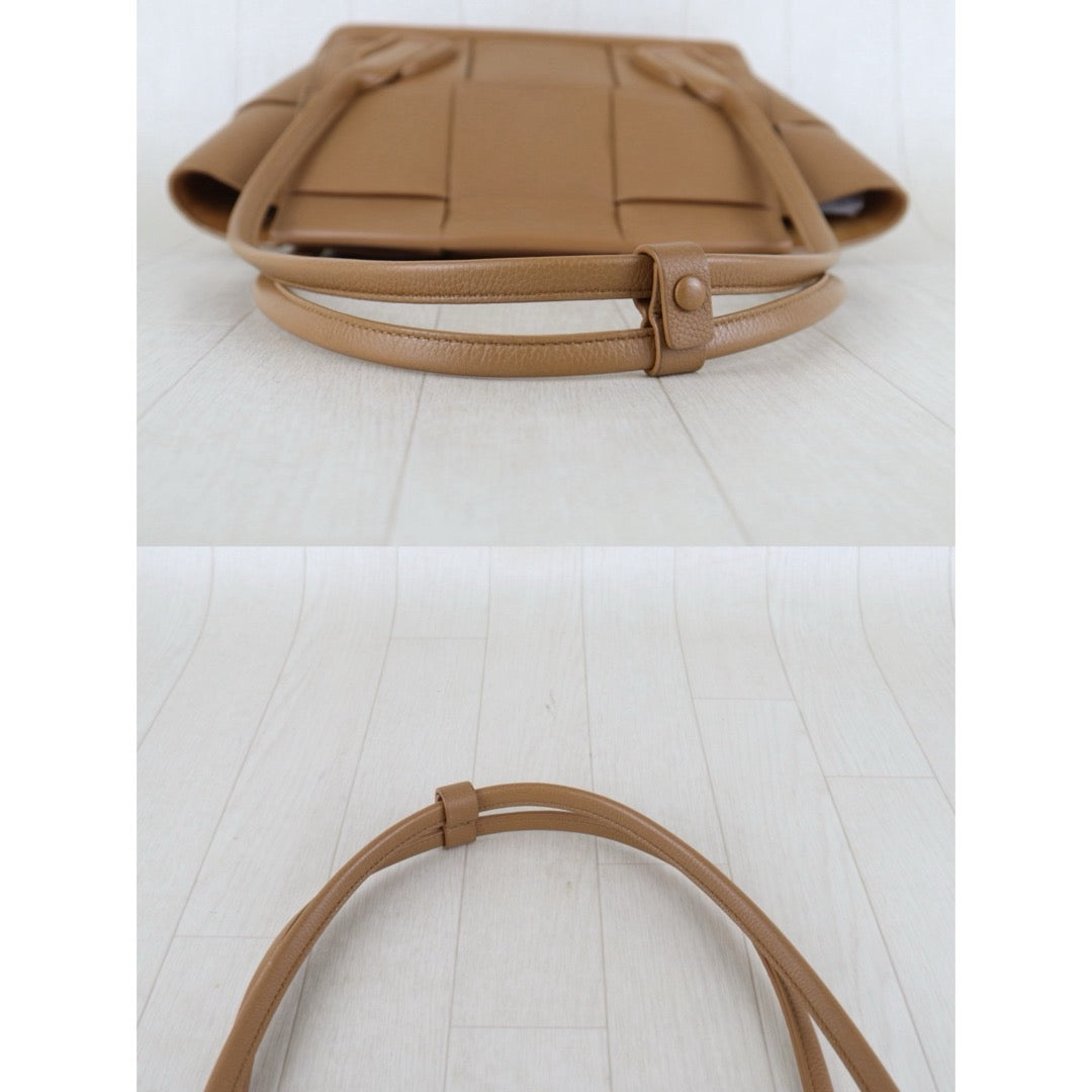 Include Entrupy Certificate of Authenticity｜Good ( Rank AB)｜ Bottega Veneta Arco 33 Calfskin Camel Shoulder Bag｜S26083012