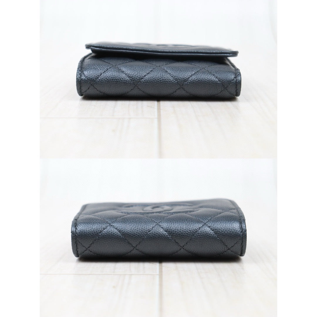 Very Good ( Rank A) ｜CHANEL Caviar Skin Leather Calf Leather  Wallet Grey Made In 2017-2018 Year｜24121917