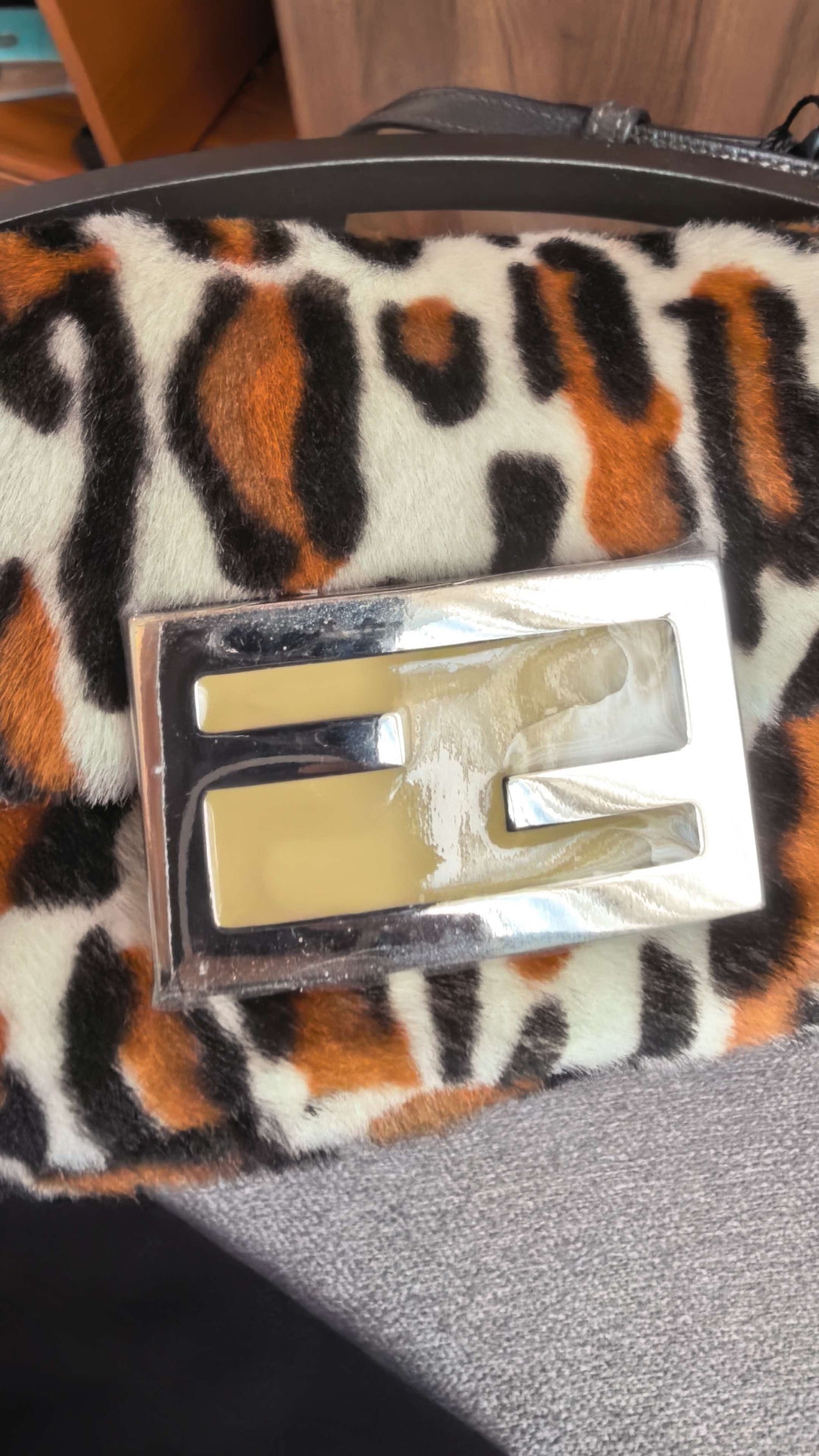Include Entrupy Certificate of Authenticity｜Very Good ( Rank A)｜ FENDI Mamma Baguette Shoulder Bag