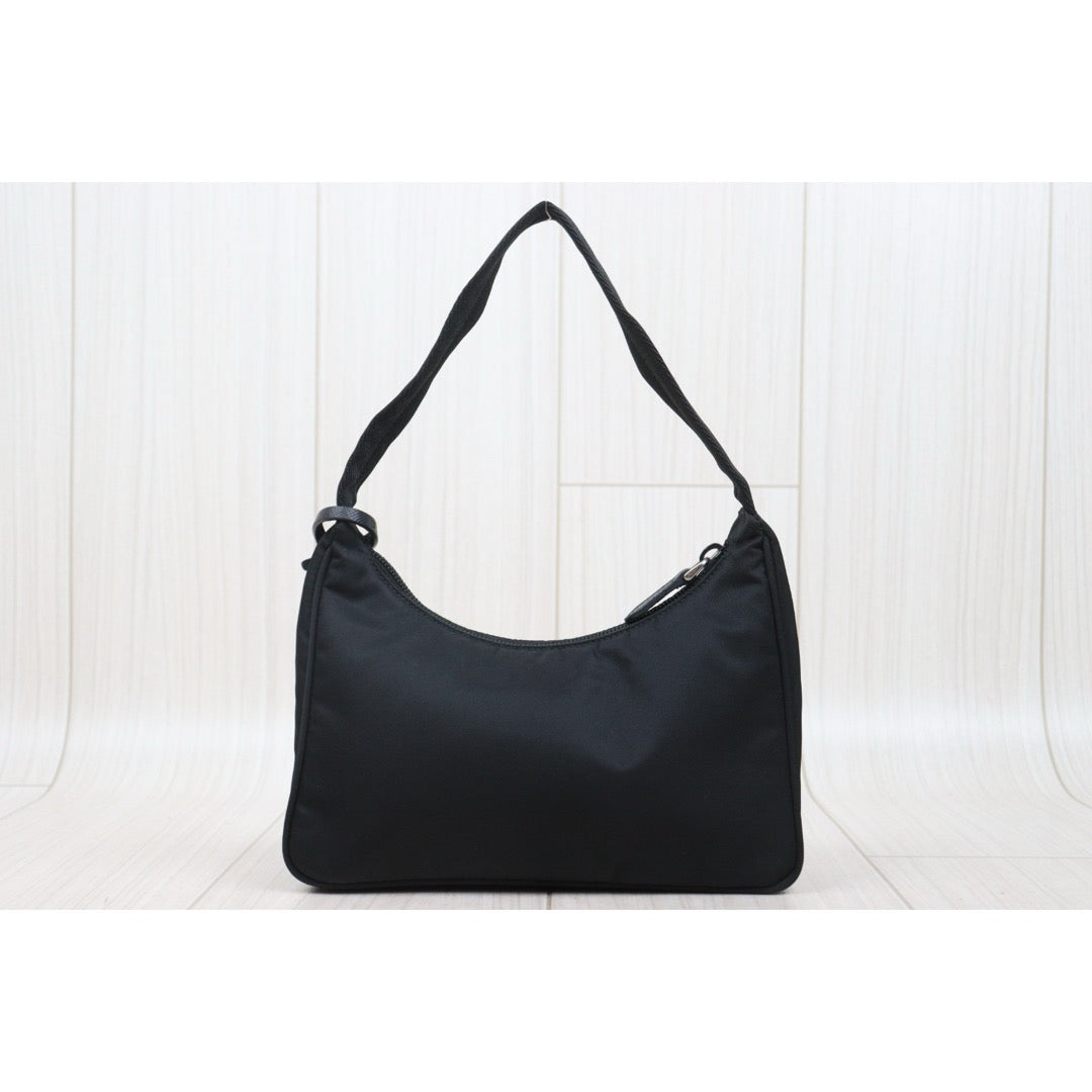 Very Good ( Rank A) ｜ PRADA Re-Edition 2000 HOBO HandBag Black｜S25071017