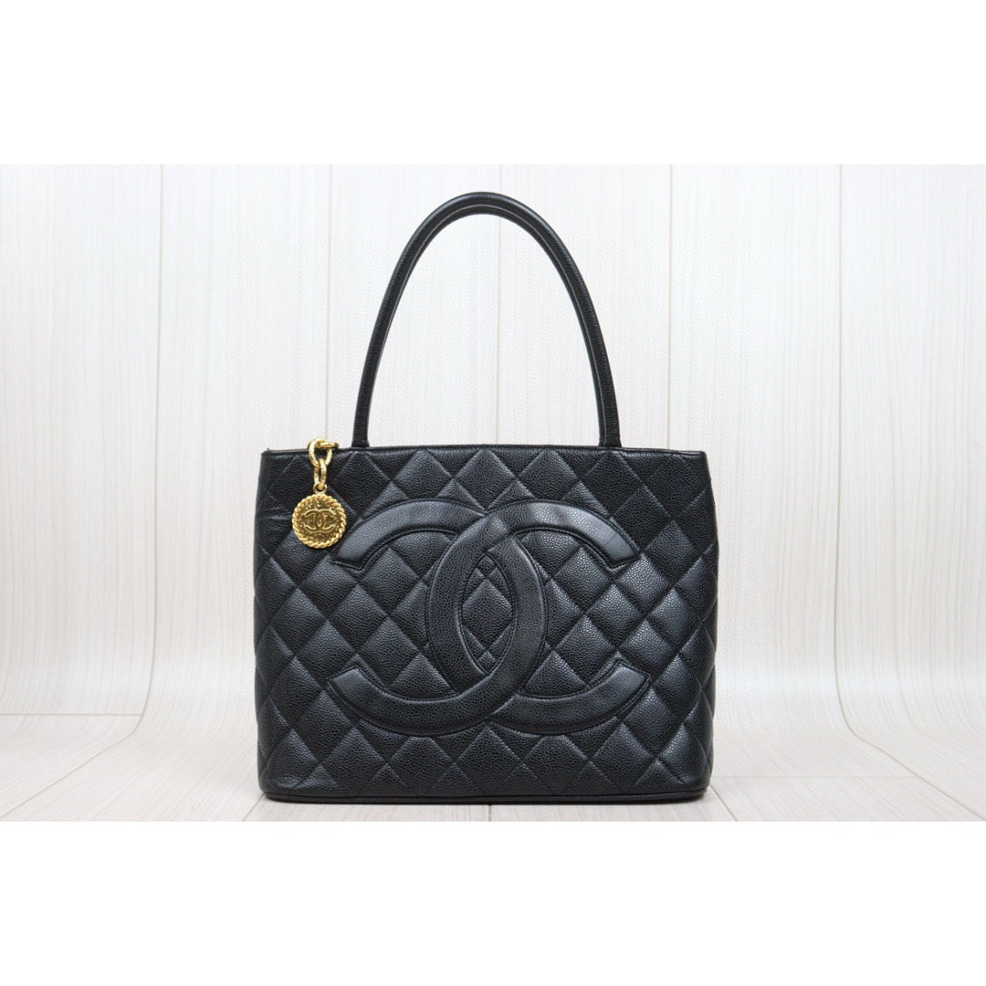 Good ( Rank AB) ｜ CHANEL Caviar Skin Leather Calf Leather Tote Bag Black Made In 2000～2002 Year｜25041418