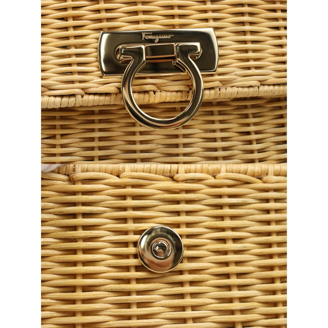 Very Good ( Rank A) ｜Ferragamo Gancini Bamboo Handbag ｜P25041402
