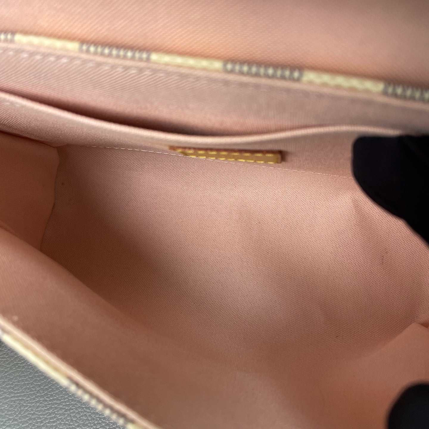 Good ( Rank AB)｜LV Shoulder Bag