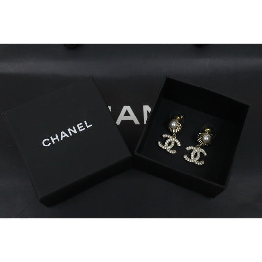 Very Good ( Rank A) ｜CHANEL COCO Mark Pearl Rhinestone Earrings Made In 2025Year｜V25121106