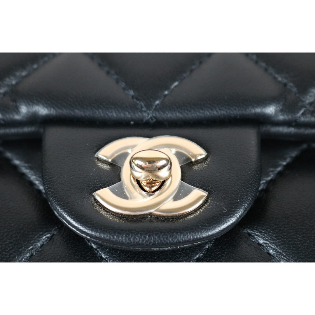 Rank SA｜ CHANEL Matrasse Lamb Skin Mini Pearl Chain Bag Made in 2020 Year｜S24050902