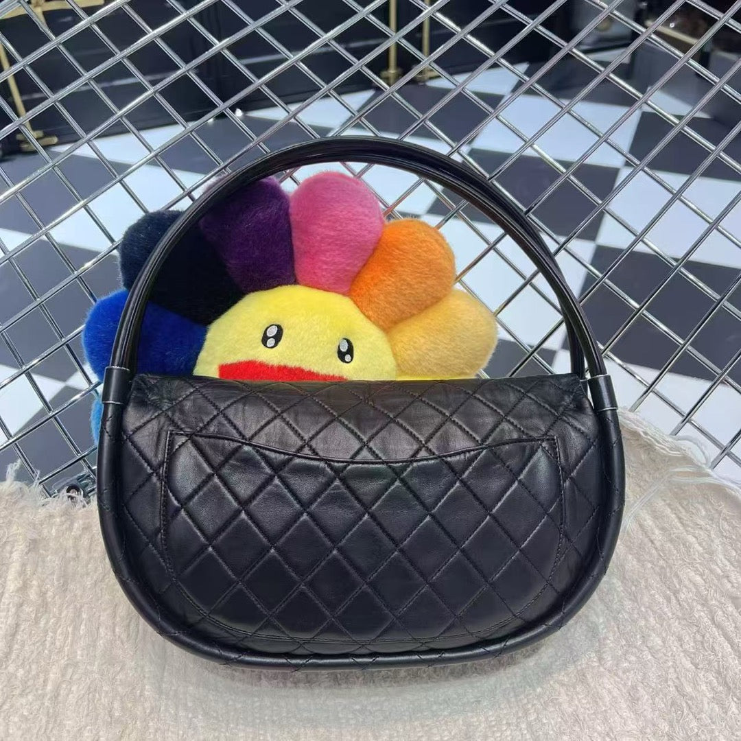 Very Good ( Rank A)｜ CHANEL Matrasse Hula Hoop Shoulder Bag Black
