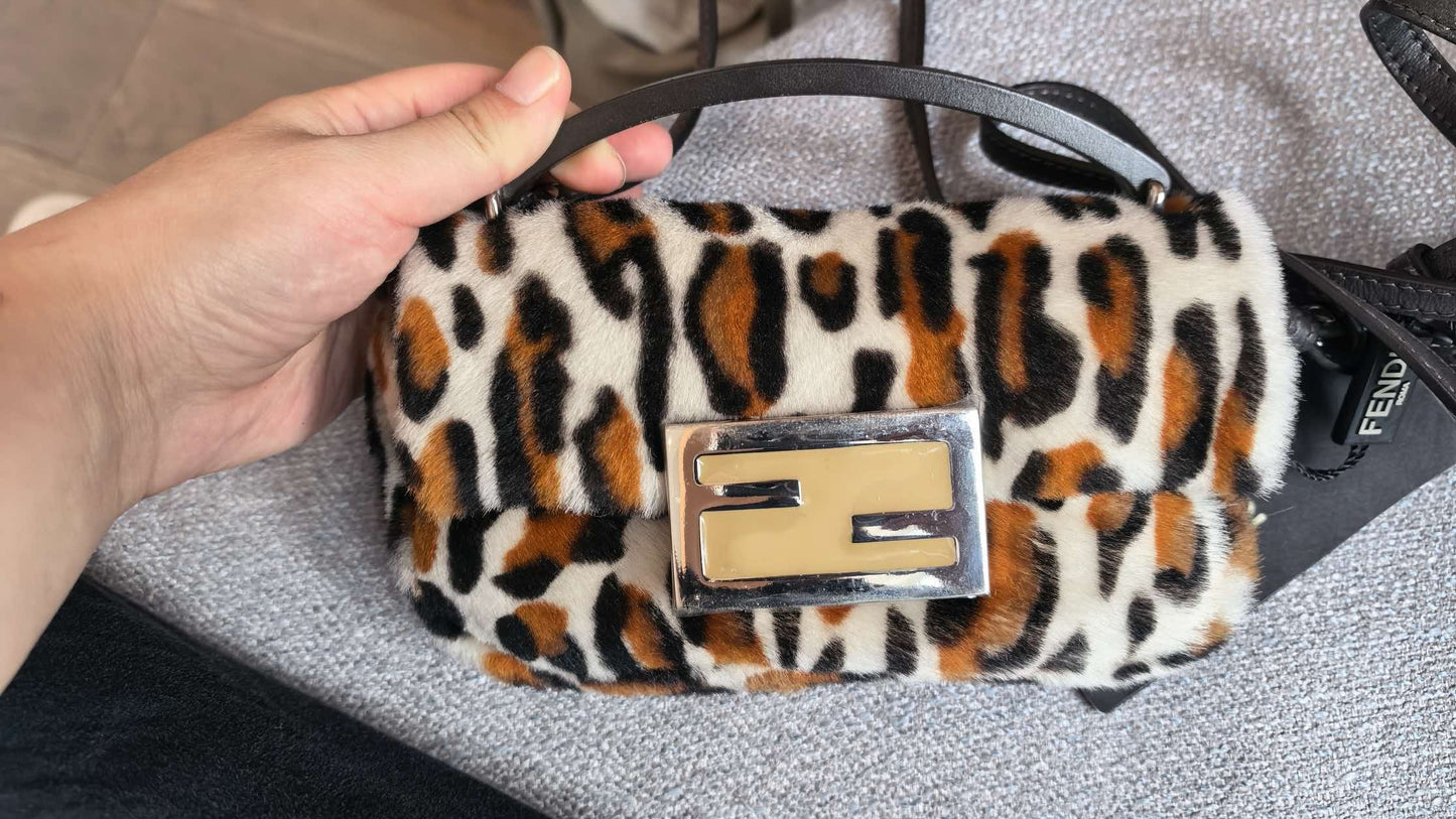 Include Entrupy Certificate of Authenticity｜Very Good ( Rank A)｜ FENDI Mamma Baguette Shoulder Bag