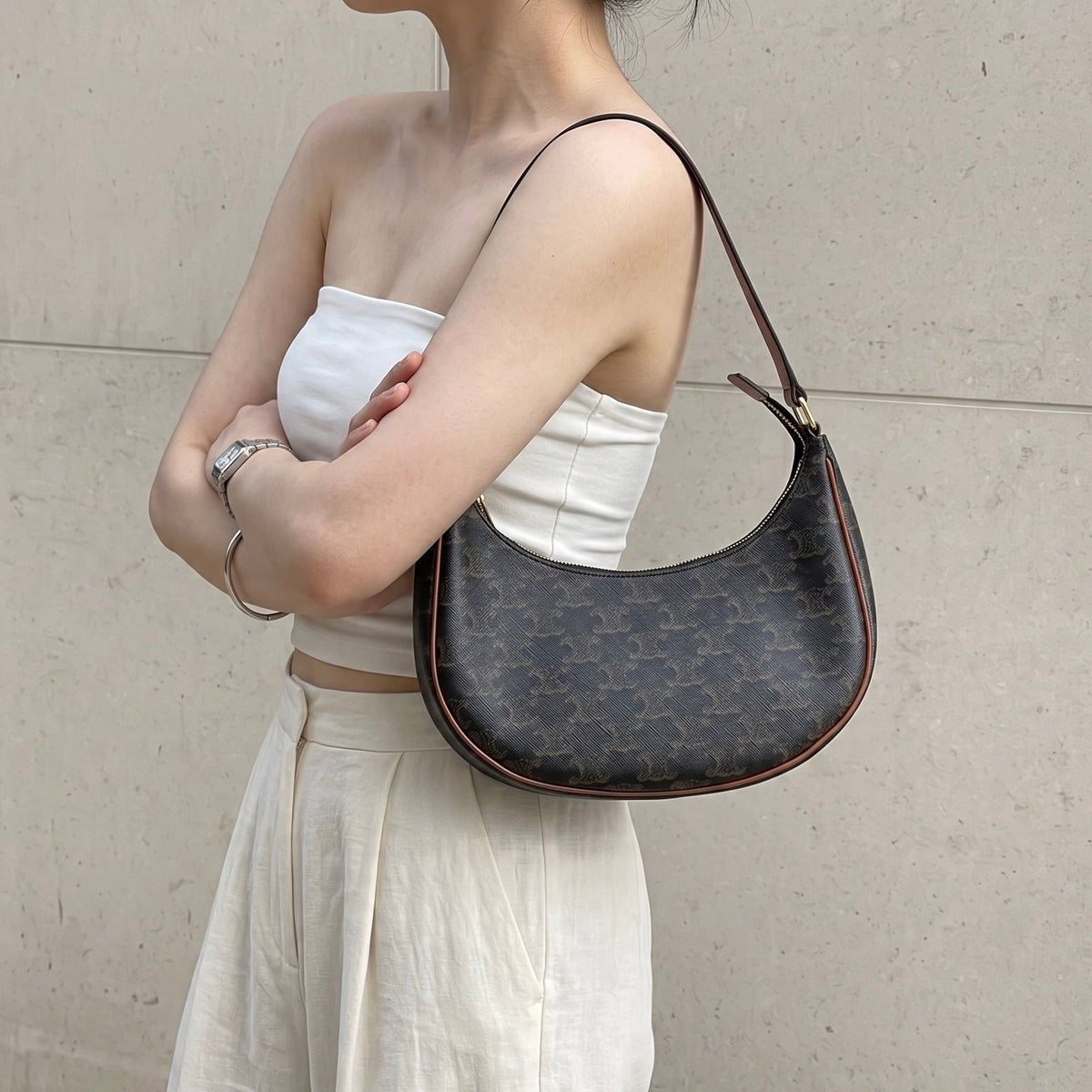 Include Entrupy Certificate of Authenticity｜Very Good ( Rank A)｜ CELINE AVA Macadam Triomphe Calf Leather Shoulder Bag ｜Z26102202