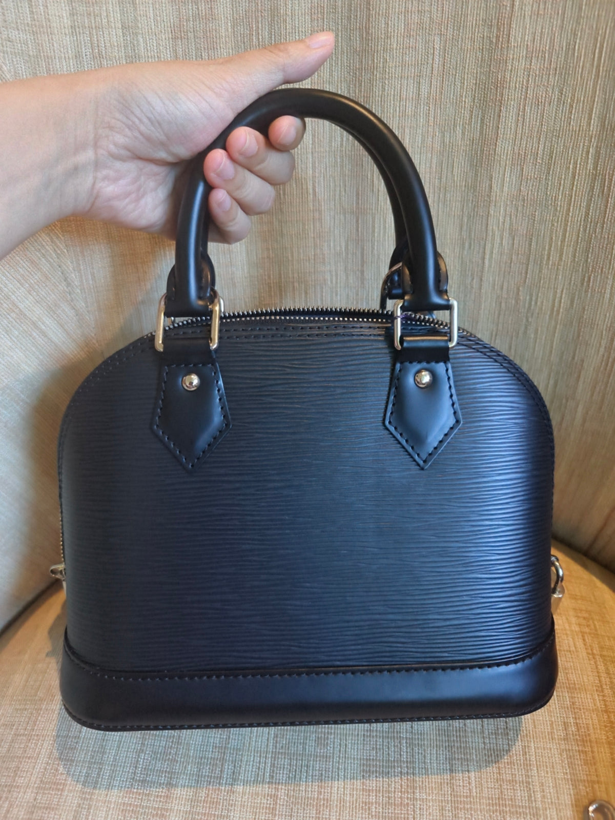 Include Entrupy Certificate of Authenticity｜Very Good ( Rank A) ｜Louis Vuitton Epi Alma BB HandBag Shoulder Bag